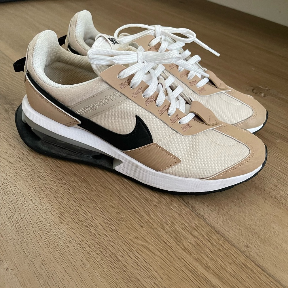 Womens Nike Air Max size 7.5